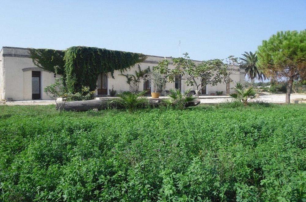 Bio-Agriturismo Masseria La Palombara Salve Exterior foto